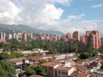Medellin barrio y edificios.jpg