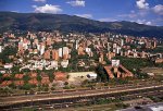 autopista al fondo, barrio Poblado.jpg