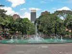 Parque de Bolívar Medellín.jpg