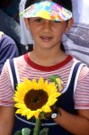 niña con girasol.jpg
