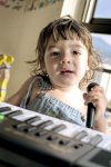 niña que quiere cantar.jpg