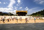 niños en el parque de los deseos Medellín.jpg