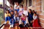 gente grupo de personas muchos niños.jpg