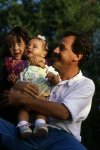 papá con hijas.jpg