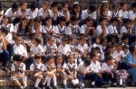 niños grupo grande colegio.jpg