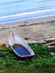 canoa abandonada en playa, San Francisco de A. Chocó, Col..jpg
