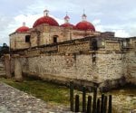 Grupo_Norte_-_Zona_Arqueológica_Mitla,_Oaxaca..jpg