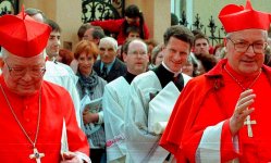 sacerdote-henryk-gulbinowicz-izq-nombrado_85_117_854_532.jpg