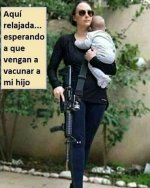 aquí relajada, esperando a que vengan a vacunar a mi hijo.jpg