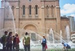 004_4 Med. tomaron fondo fuente y catedral.JPG
