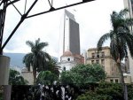 Medellìn edificio Coltejer dede el parque de Berrìo.JPG