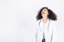 joven-medico-riendo-carcajadas_23-2147771721.jpg joven-medico-riendo-carcajadas_23-2147771721.jpg