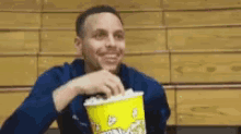 gif-eating-popcorn-9.gif