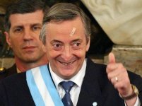 Nestor-Kirchner-asume-presidente_CLAIMA20101027_0129_7.jpg