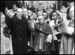 Cl%C3%A9rigos+cat%C3%B3licos+saludadndo+a+Hitler+con+el+saludo+Nazi.jpg