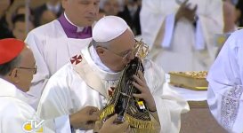 beso del papa.jpg beso del papa.jpg