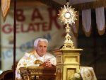 papa eucaristia (1).jpg