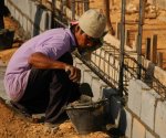 adia-2007-11-29-DSC-1290-thai-construction-worker-putting-cement-mortar-between-bricks-thailand-.jpg