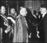 PapaNunciocumpleHitler.jpg