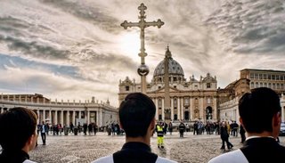 Un escándalo sexual  golpea al Vaticano 