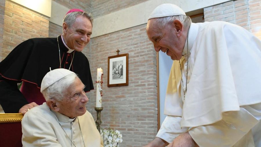 Papa Francisco con Benedicto XVI 20221228