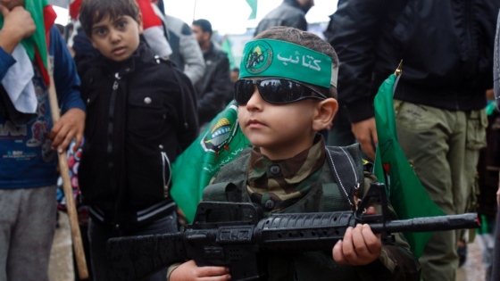 gaza.kid_.gun_-560x315.jpg