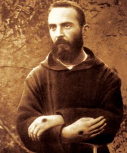 padrepio-2-500x600-1-250x300.jpg