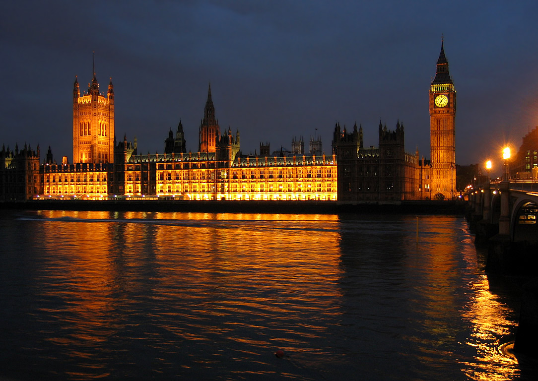 PalaceOfWestminsterAtNight.jpg