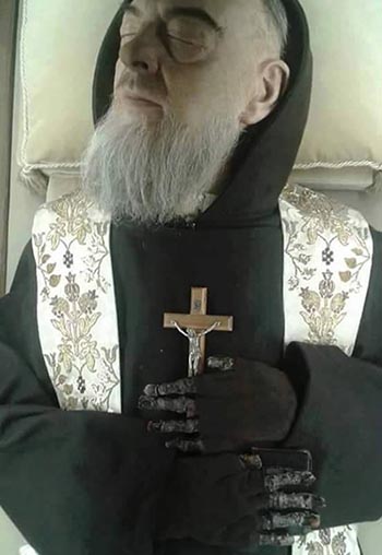 padre_pio_maos.jpg