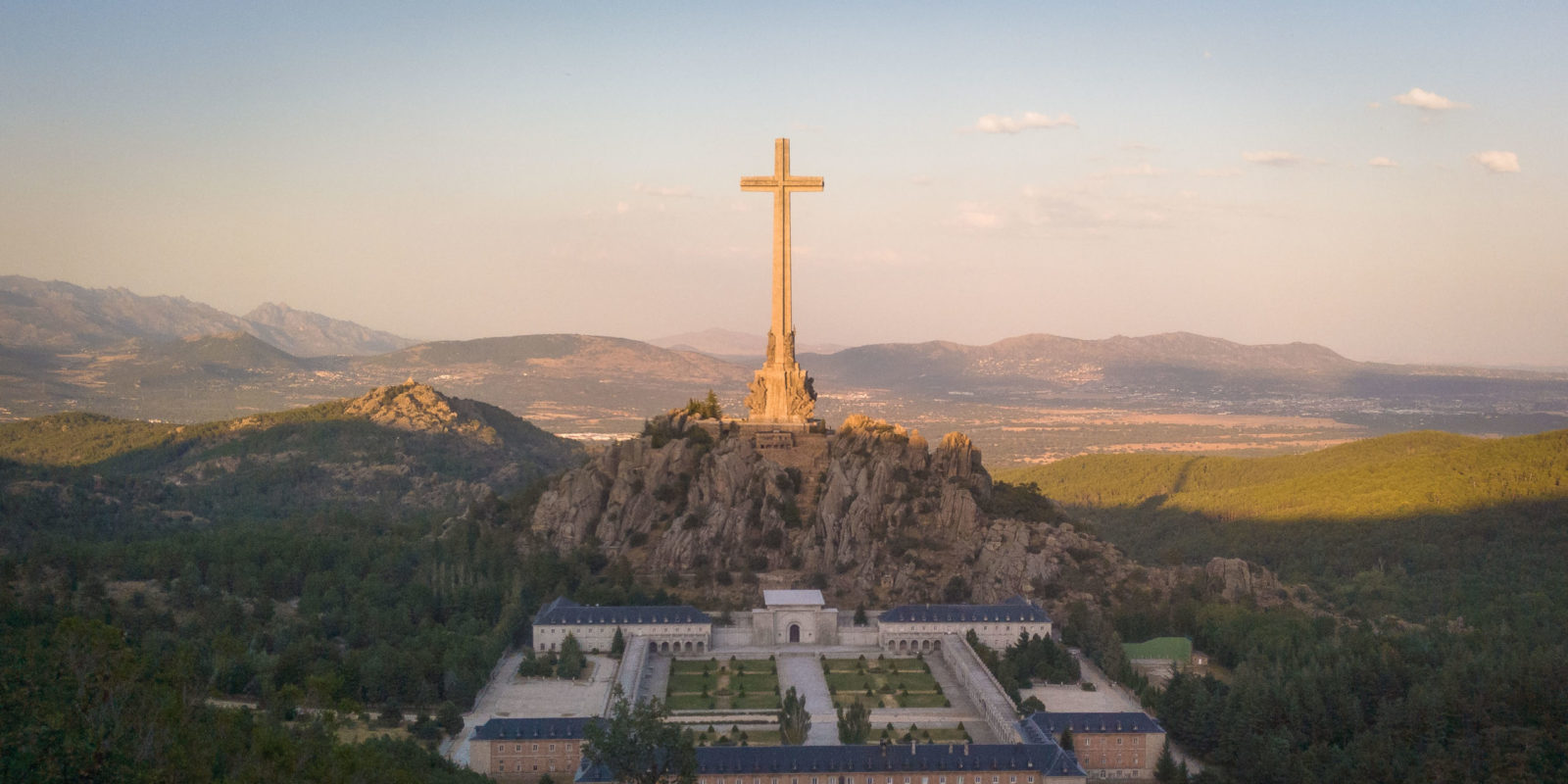 valledeloscaidos.es