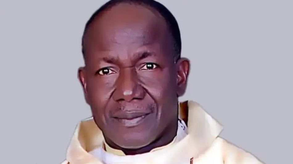 padre Isaac Achi asesinado en Nigeria
