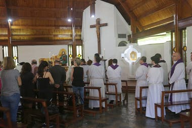 La Plata: realizan una misa en homenaje al cura Lorenzo en la misma parroquia en la que cometió los abusos