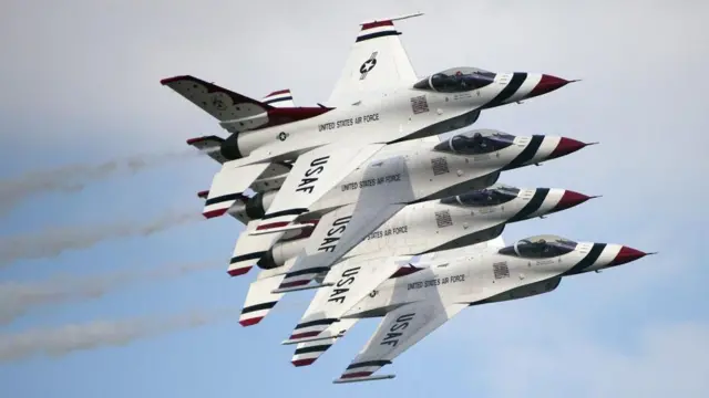 F-16 Thunderbirds de la Fuerza Aérea de EE.UU. F-16 Thunderbirds de la Fuerza Aérea de EE.UU.