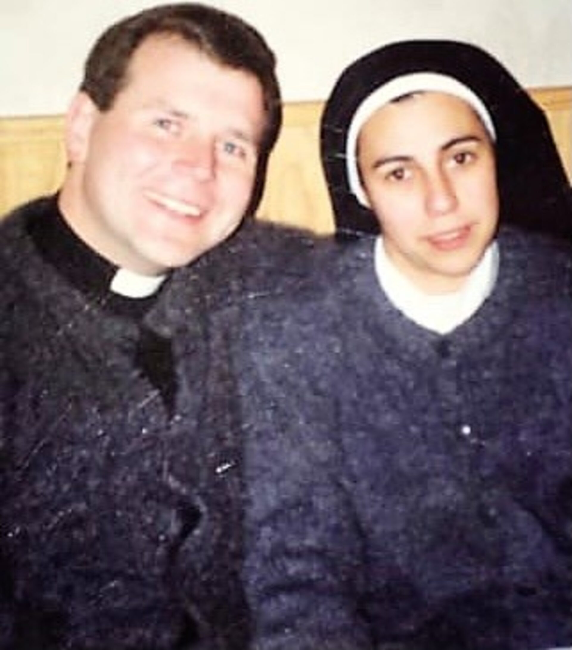 Cuando Daniel y Mercedes se conocieron, él tenía 26 años y era sacerdote católico; y ella, 22 y era religiosa. Cuando Daniel y Mercedes se conocieron, él tenía 26 años y era sacerdote católico; y ella, 22 y era religiosa.