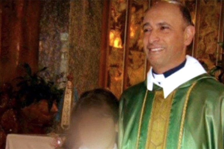El ex cura Carlos Eduardo José, acusado de abuso sexual gravemente ultrajante, fue absuelto hoy por un tribunal de San Martín El ex cura Carlos Eduardo José, acusado de abuso sexual gravemente ultrajante, fue absuelto hoy por un tribunal de San Martín