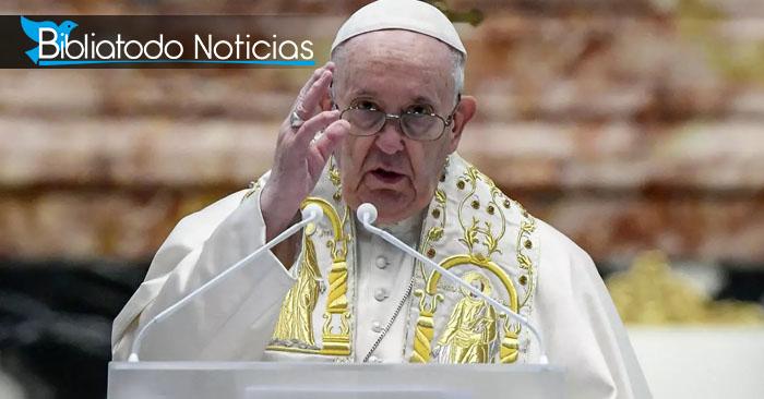 El Papa crea controversia al pedir que recemos a los muertos que nos cuidan desde el cielo