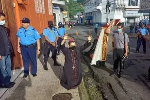 El obispo de la Diócesis de Matagalpa, Rolando Álvarez, un férreo crítico del sandinismo, denunció el cierre de cinco emisoras de radio de su diócesis
