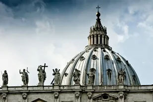 Un impactante caso investigado a fondo expone cómo los abusadores de la Iglesia católica pueden escapar de la justicia